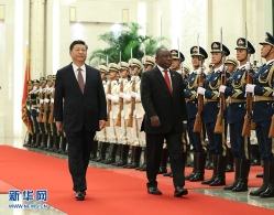 习近平同南非总统拉马福萨举行会谈