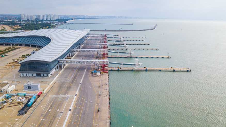 受台风“苏拉”影响 琼州海峡客滚轮停运
