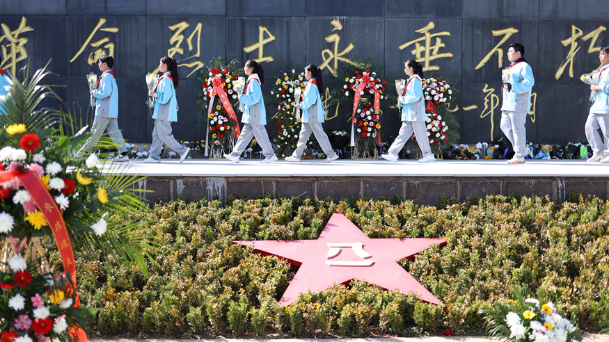 清明祭掃緬懷革命先烈