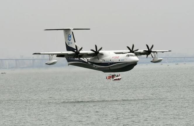 大型水陆两栖飞机AG600-1003架机成功试车