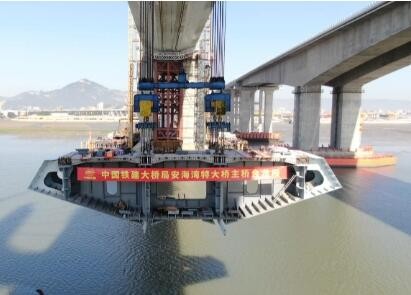 我国首座无砟轨道跨海大跨斜拉桥福厦高铁安海湾特大桥成功合龙