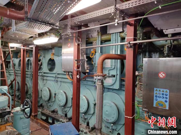 國產(chǎn)首制大型郵輪實現(xiàn)首臺主發(fā)電機動車 徐晨輝 攝 國產(chǎn)首制大型郵輪實現(xiàn)首臺主發(fā)電機動車 徐晨輝 攝