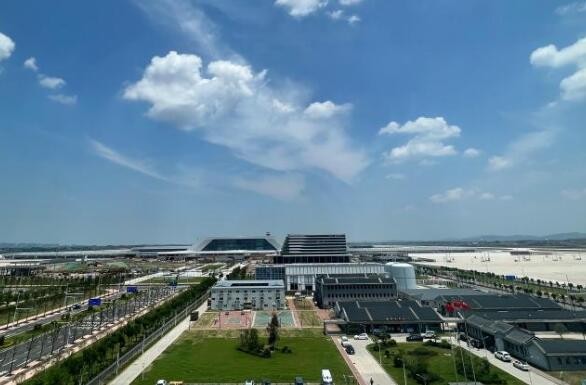 亚洲首个专业货运机场鄂州花湖机场今天正式投运