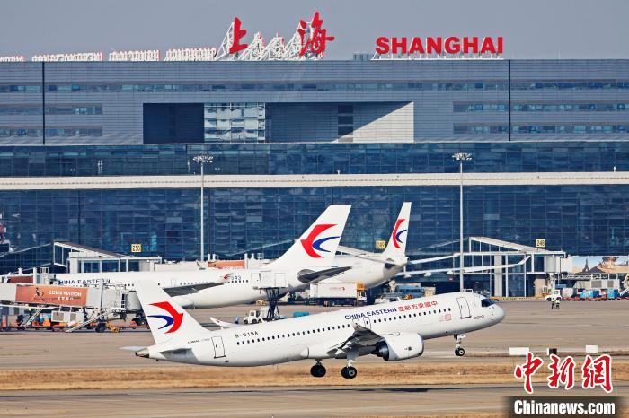 東航全球首架C919國產客機從虹橋機場起飛，開始兔年首飛?！∫罅⑶?攝