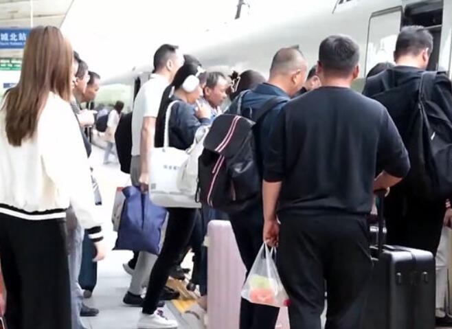 消费火爆！中秋国庆双节将至 旅游市场正升温 