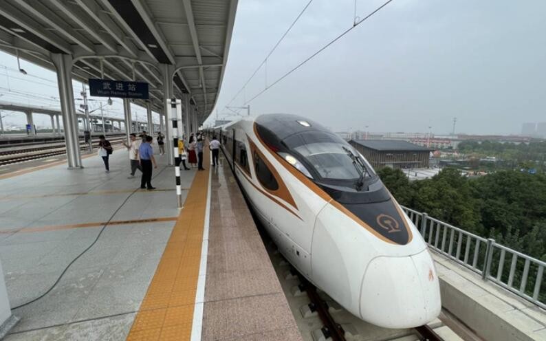 沪宁沿江高铁建成通车