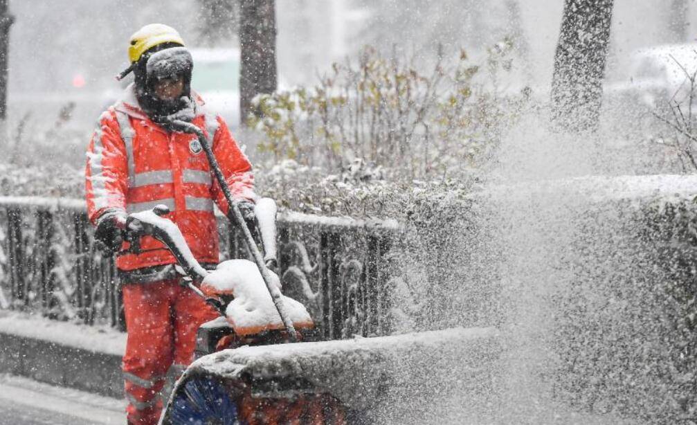 东北地区迎今冬首场大范围寒潮暴雪 多地有力应对保民生保运转
