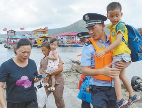 今年首个台风红色预警发布 各地各部门加强防台风部署