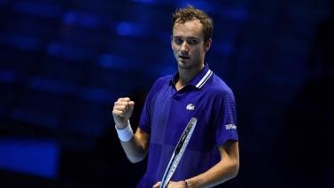 ATP年终总决赛 卫冕冠军梅德韦杰夫三盘鏖战迎开门红