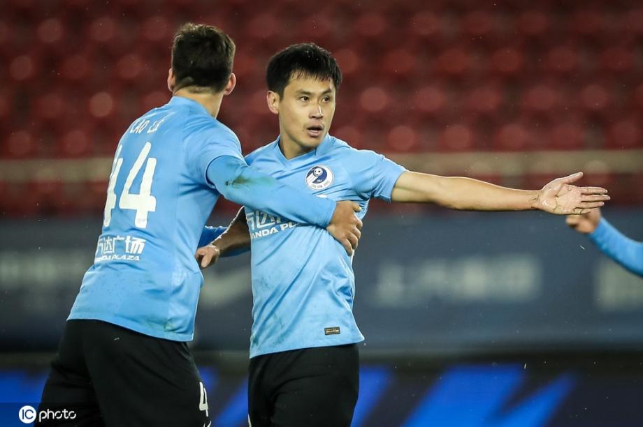 [圖]商隱傳射曼巴破門 大連人2-0成都蓉城