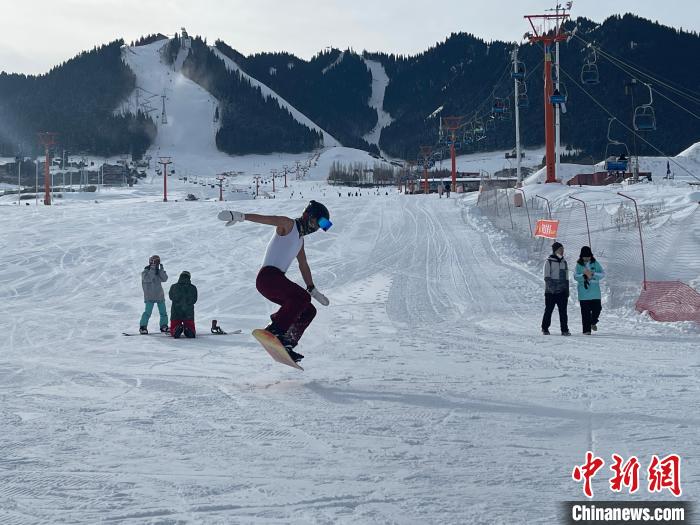 烏魯木齊冰雪“首滑”正式開(kāi)啟
