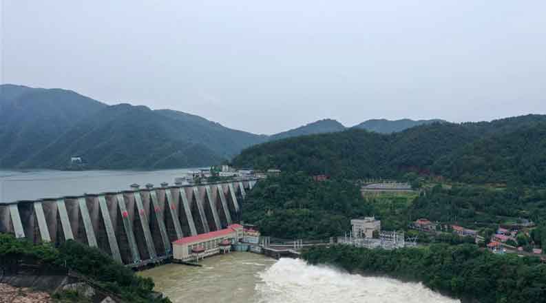 安徽梅山水库加大泄洪流量