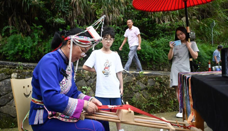 浙江桐庐：畲乡山村旅游兴