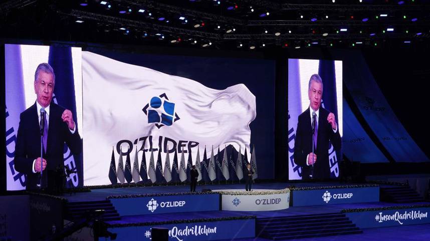 米尔济约耶夫连任乌兹别克斯坦总统