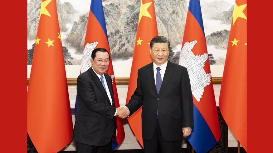习近平会见柬埔寨首相洪森