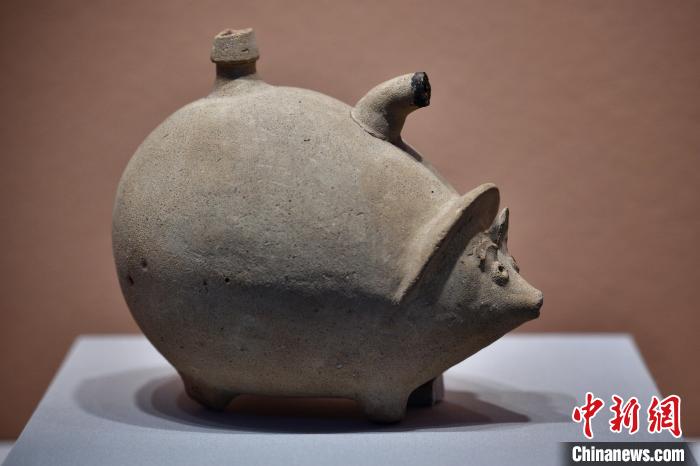 圖為刺猬形奠酒容器，烏魯克文化，距今6000年-5100年?！№f亮 攝