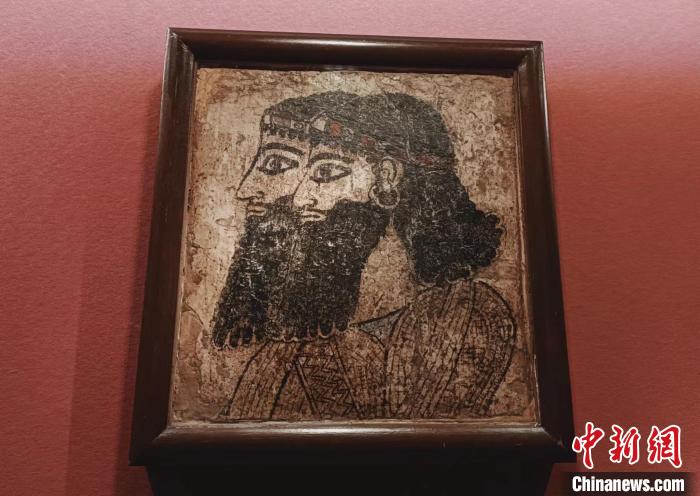 圖為壁畫，展示兩名亞述官員側(cè)面像，鐵器時代，公元前1200-公元前539年?！钆迮?攝