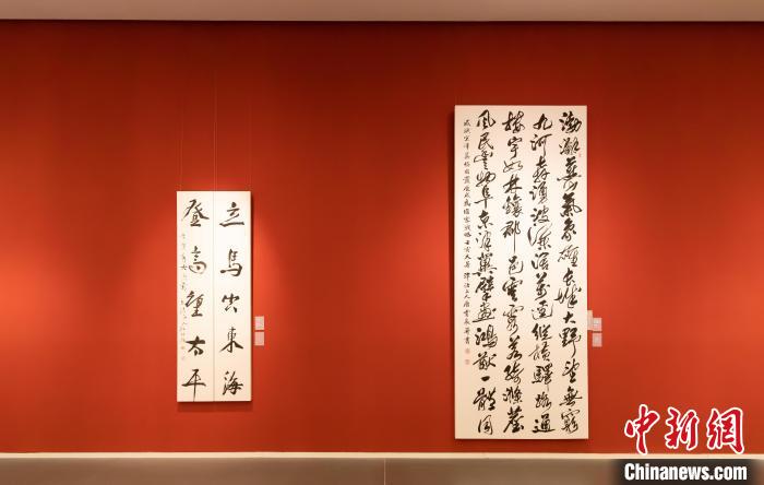 11月6日，“第十三屆中國藝術(shù)節(jié)全國優(yōu)秀書法篆刻作品展覽”在天津美術(shù)館正式開展。　王在御 攝