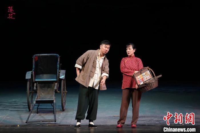 “大戲看北京“展演劇目《蓮花》登臺(tái) 李春光 攝 “大戲看北京“展演劇目《蓮花》登臺(tái) 李春光 攝