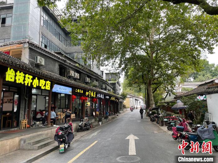 杭州鳳凰山腳路，這也是當(dāng)年南宋大臣上朝的通道 嚴(yán)格 攝