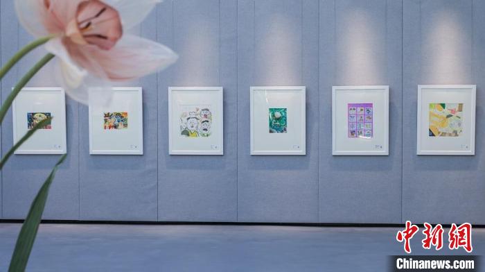 圖為原創(chuàng)插畫(huà)展的部分作品?！∩虾毶絿?guó)際民間藝術(shù)博覽館 供稿 攝