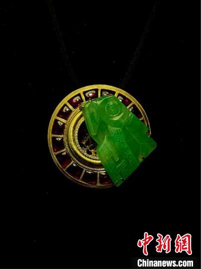 金獎作品：珠寶首飾《紫氣東來》——滕遠(yuǎn)勝 文博會組委會 供圖