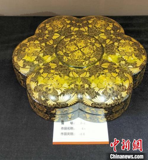 銀獎作品：《脫胎描金漆器梅花捧盒》——梁文海、周振業(yè) 文博會組委會 供圖
