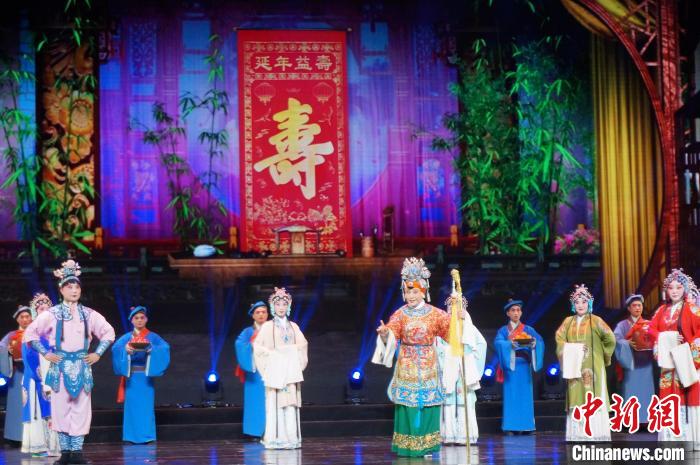 圖為2023“歡樂春節(jié)”全球活動啟動儀式文藝演出上的戲曲節(jié)目。(資料圖) 韓章云 攝