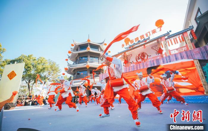 文化觀察：從麗水到全國，“村晚”何以“四十不惑”？