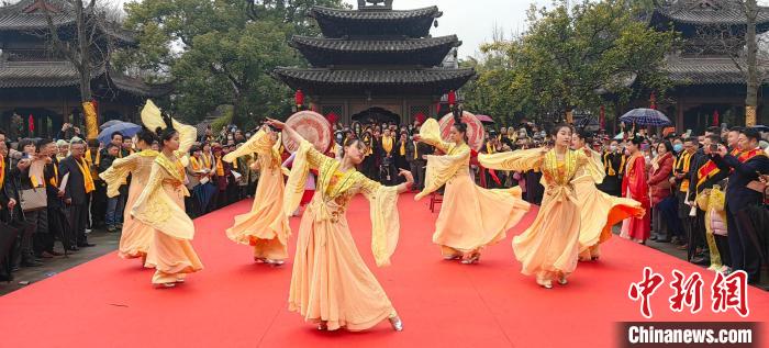 獻(xiàn)祭舞 西湖景區(qū)水域管理處 供圖 獻(xiàn)祭舞 西湖景區(qū)水域管理處 供圖