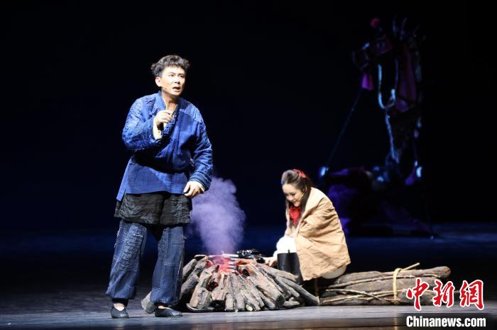 13日至14日，贛南采茶戲《一個(gè)人的長征》在北京中央歌劇院演出。　中共贛州市委宣傳部 供圖