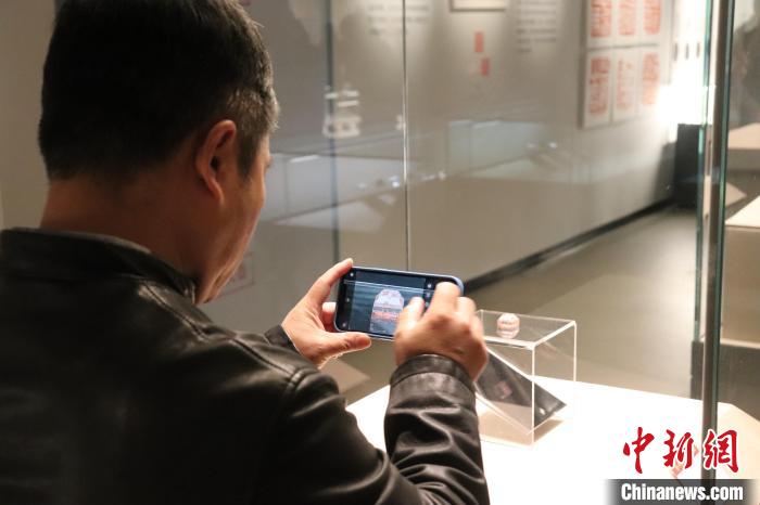 以“印證誠信共鑒文明”為主題的首屆中華印信文化精品展20日在山東曲阜啟幕?！±蠲鬈?攝