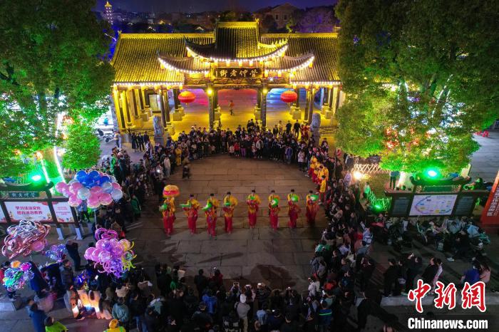 國家級(jí)非遺潁上花鼓燈:淮河畔的“東方芭蕾”