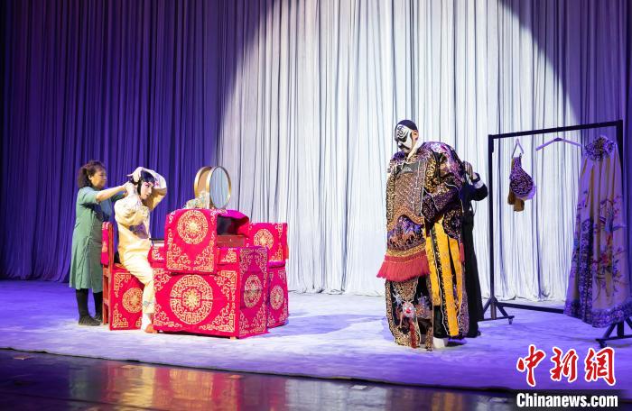 唱響虞姬悲歌聽(tīng)書(shū)看戲版《霸王別姬》在天津首演