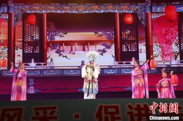 開幕式上的廣東漢劇表演 溫竹蘭 攝 開幕式上的廣東漢劇表演 溫竹蘭 攝