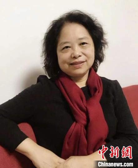 圖為閩劇《生命》編劇陳欣欣近照?！「＝ㄊ嶒為}劇院供圖