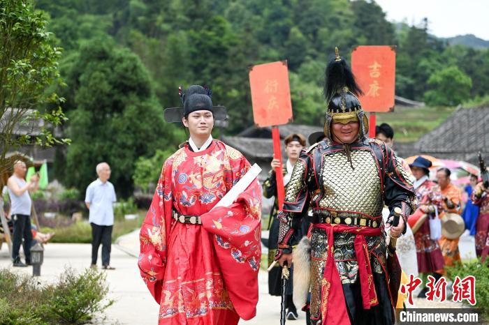圖為狀元游街?！⑵錉D供圖
