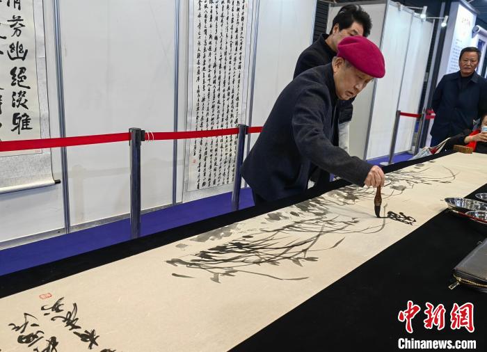 第二屆中國(guó)春蘭節(jié)舉行“蘭花百詠”書(shū)畫(huà)印展“絢麗綻放”