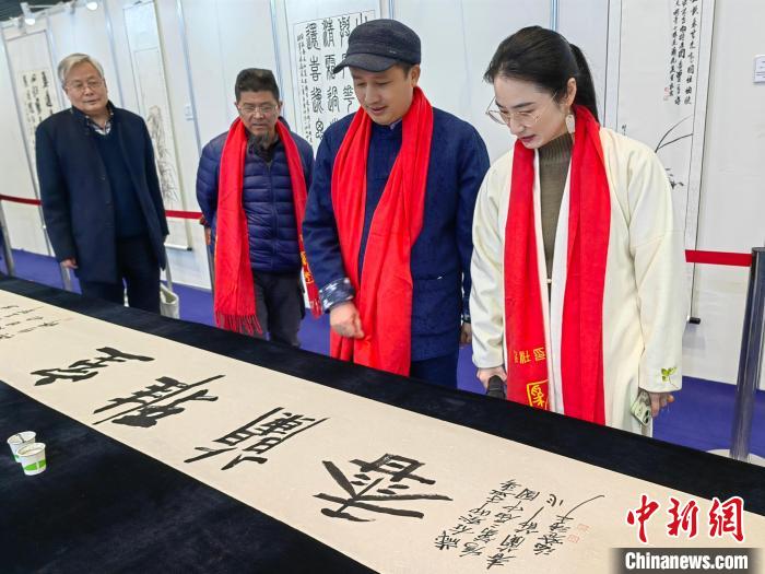 “蘭花百詠”書(shū)畫(huà)印展現(xiàn)場(chǎng)?！⌒煊?攝