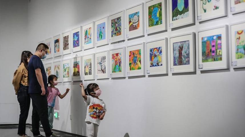 “放飞绿色梦想 保护地球未来”儿童画国际巡展在鞍山钢美术馆展出
