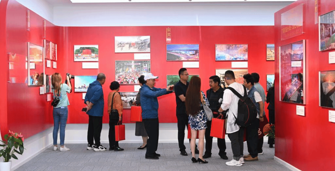 中国图片大赛典藏馆和国史影像基地在京落成