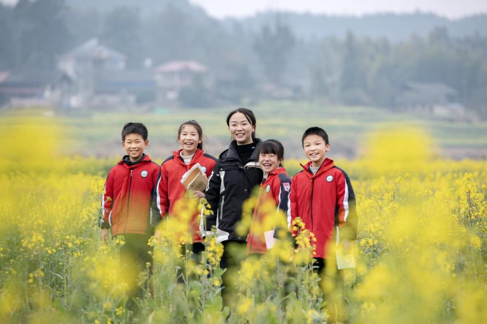 說明: http://education.news.cn/20240513/e59b7b4c1e5e4da99c21875d36d9387f/20240513e59b7b4c1e5e4da99c21875d36d9387f_202405133a96d10705af4b2dbd368f141f618557.jpeg