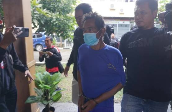 令人發(fā)指！印尼57歲男子性侵女兒9年產(chǎn)下7子，將所有嬰兒悶死埋土里！