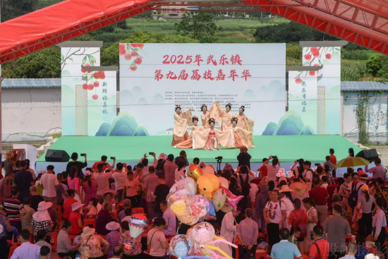 广西贵港：反邪宣传“邂逅”荔枝节