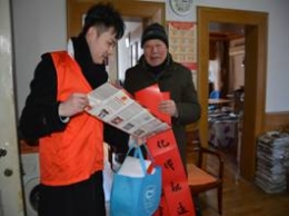 上海金山区群众享平安“无邪”中国年