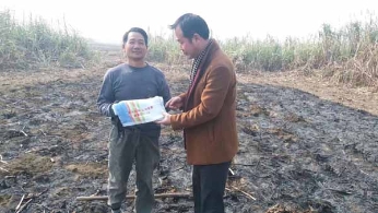 北海市银海区结合特色小吃品尝会开展反邪教宣传