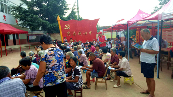 河南宜阳县结合扶贫义诊开展反邪教宣传（图）