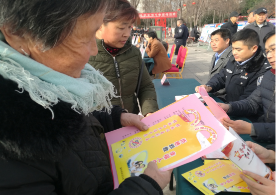 山东嘉祥县在国家宪法日开展反邪教宣传