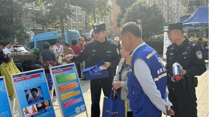江苏南京：开展“情暖重阳 反邪同行”活动
