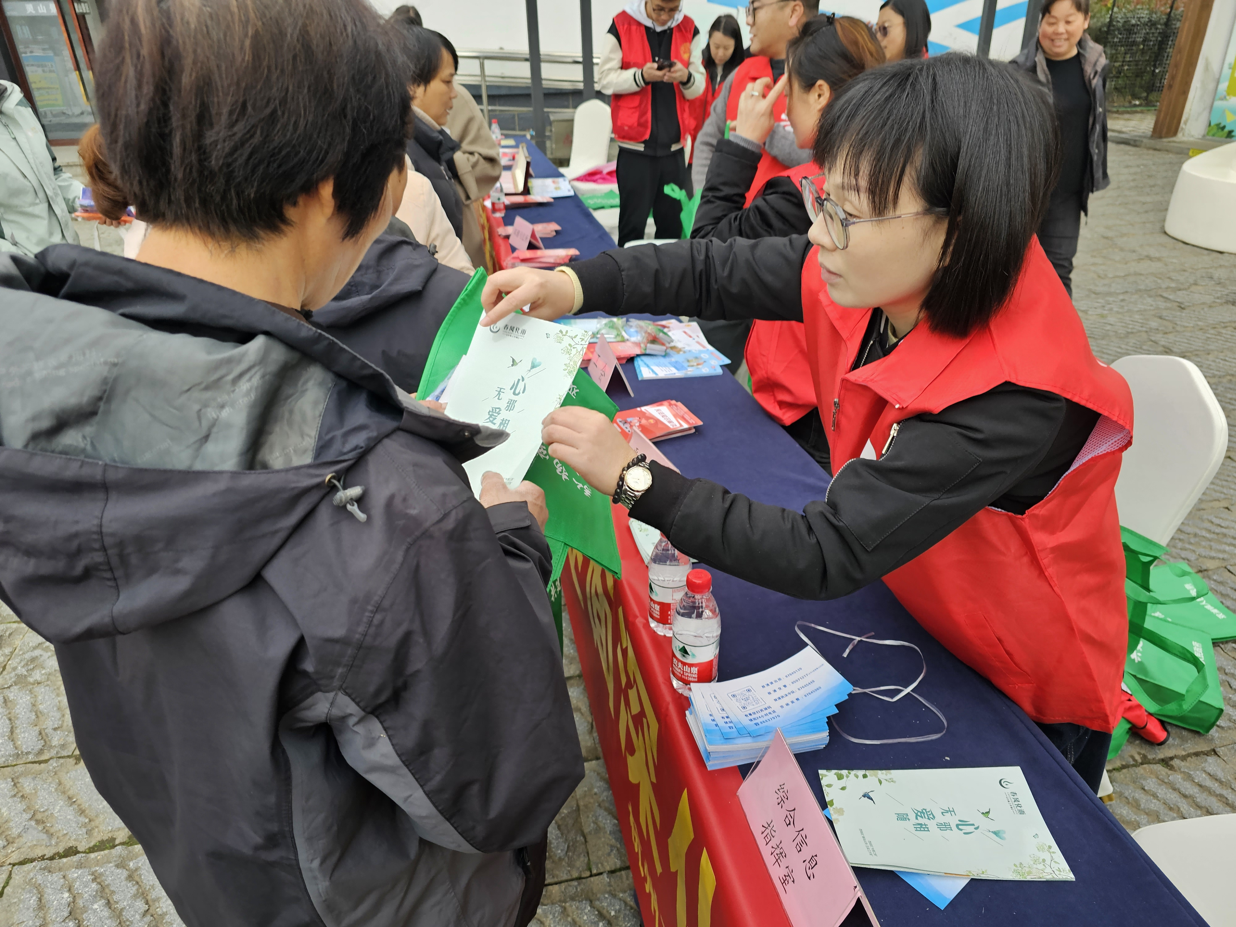 浙江杭州：开展反邪教普法宣传进景区活动